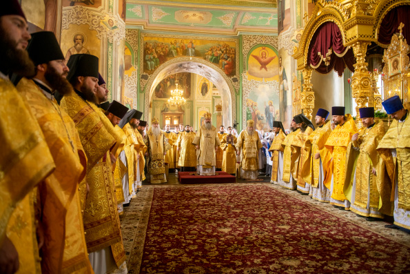 В день памяти святителя Гурия Казанского в Благовещенском соборе Казанского кремля совершено соборное архиерейское богослужение