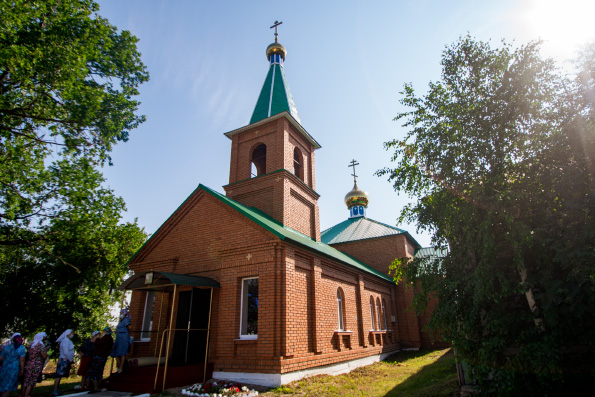 Митрополит Кирилл освятил Свято-Троицкий храм в селе Большое Тябердино