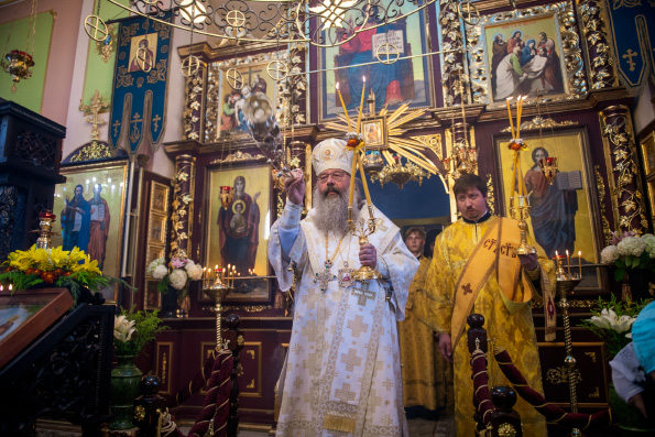 В день памяти первоверховных апостолов митрополит Кирилл возглавил престольный праздник в Петропавловском храме в Кукморе