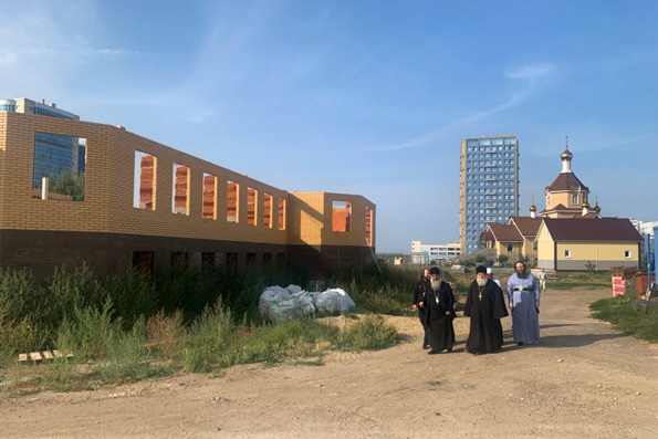 Митрополит Кирилл ознакомился с ходом строительства православной гимназии в Набережных Челнах