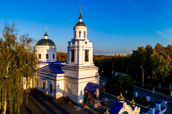Продолжаются работы по благоукрашению Казанско-Богородицкого храма поселка Царицыно