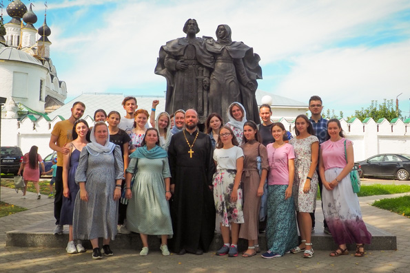 Православная молодежь казанского прихода святых мучениц Веры, Надежды, Любови посетила святыни Муромской земли