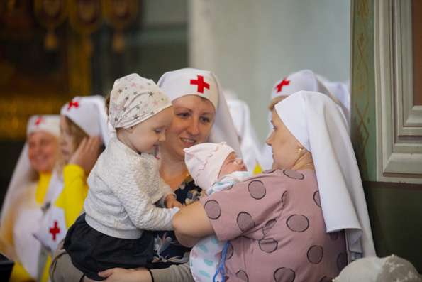 Сестры милосердия несут дежурство в Городской клинической больнице №7