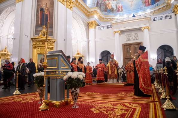 В канун Недели пред Воздвижением митрополит Кирилл совершил всенощное бдение в Казанском соборе