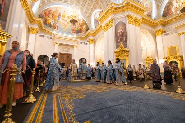В Неделю 11-ю по Пятидесятнице митрополит Кирилл совершил Литургию в Казанско-Богородицком монастыре