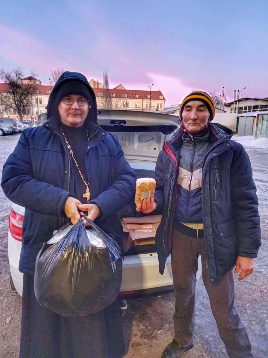 Бомж священник. Приют человека Казань.