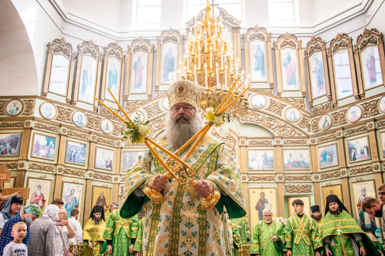 Митрополит Кирилл возглавил престольный праздник в Серафимовском храме Казани
