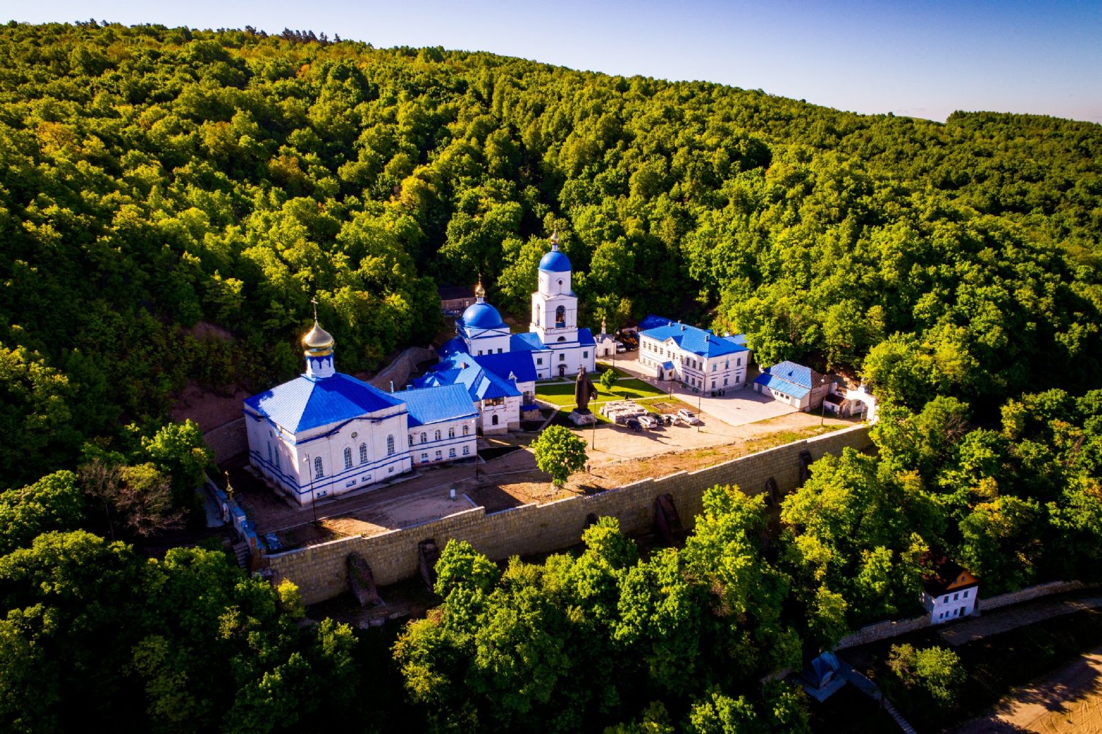 Паломническая служба приглашает посетить Макарьевский монастырь в день памяти преподобного Макария
