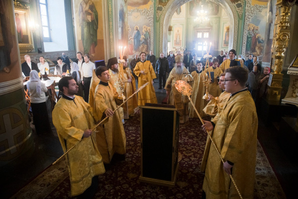 В Неделю 32-ю по Пятидесятнице митрополит Кирилл совершил Литургию в Благовещенском соборе