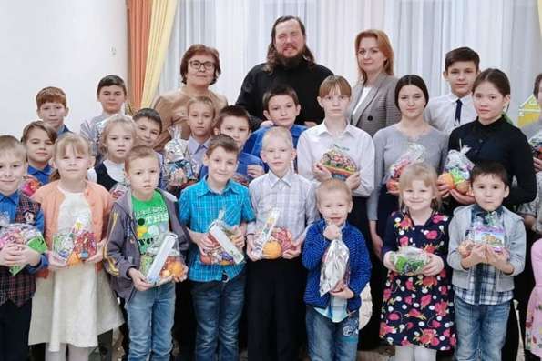 В святочные дни благочинный Пестречинского округа посетил социальный приют для детей и подростков