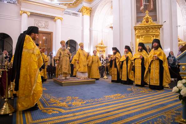 В канун Недели о блудном сыне митрополит Кирилл совершил всенощное бдение в Казанском соборе