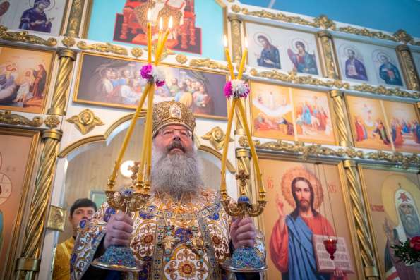 Митрополит Кирилл совершил Литургию в престольный праздник Тихоновской церкви Казани