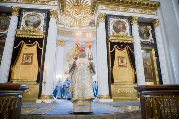 В праздник иконы Богородицы «Утешение» митрополит Кирилл совершил Литургию в Казанском соборе