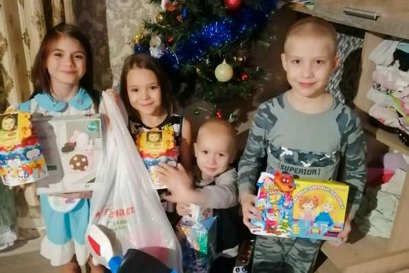 В рамках ежегодной благотворительной акции «Дары волхвов» получили подарки 852 человека