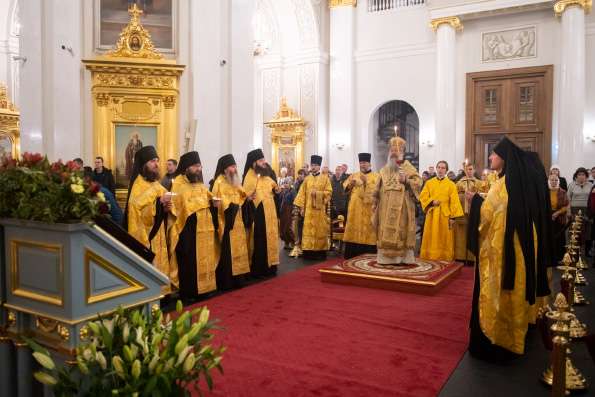 В канун Недели сыропустной митрополит Кирилл совершил всенощное бдение в Казанском соборе столицы