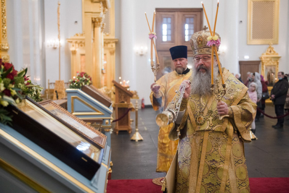 В Неделю сыропустную митрополит Кирилл совершил Литургию в Казанском соборе столицы Татарстана
