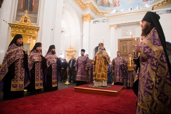 В канун Недели первой Великого поста митрополит Кирилл совершил всенощное бдение в Казанском соборе