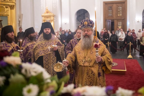 В канун Недели 2-й Великого поста митрополит Кирилл совершил всенощное бдение в Казанском соборе