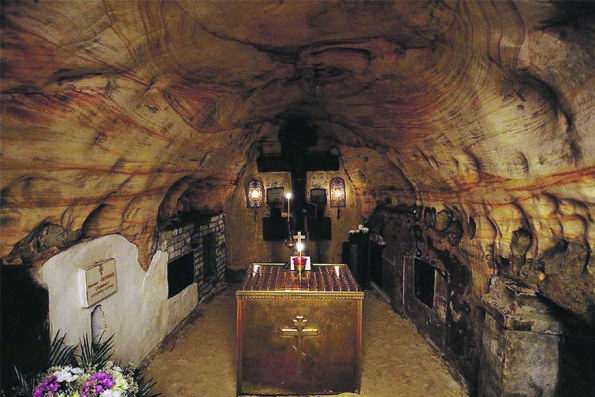 Около 400 надгробий в Псково-Печерском монастыре признаны культурным наследием