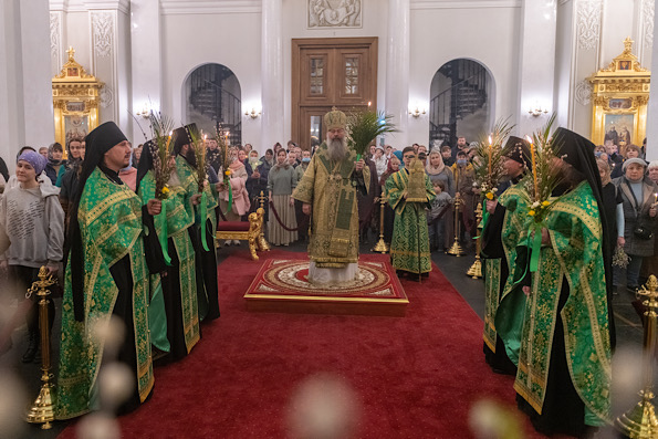 В канун праздника Входа Господня в Иерусалим митрополит Кирилл совершил всенощное бдение в Казанском соборе