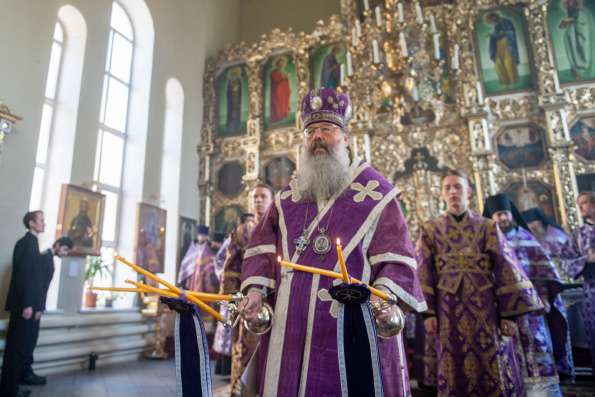 Митрополит Кирилл совершил Литургию в храме Казанской духовной семинарии