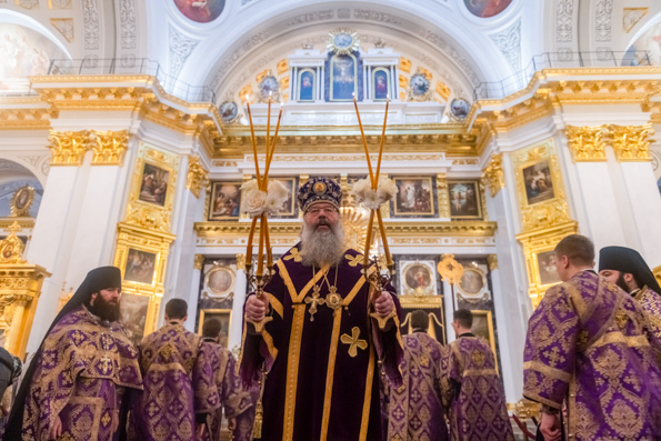 В Неделю 5-ю Великого поста митрополит Кирилл совершил Литургию в Казанском соборе столицы Татарстана