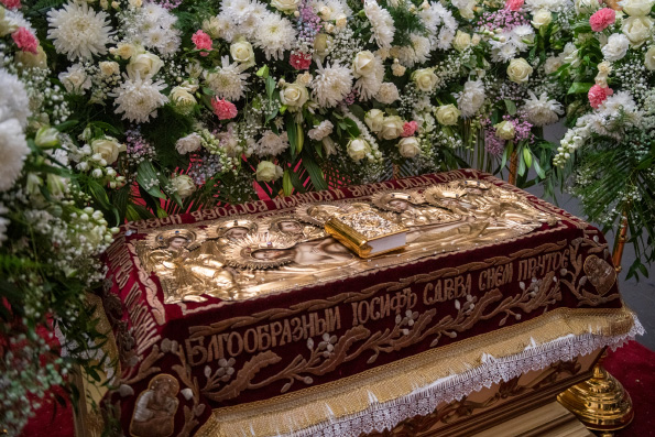 В канун Великой Субботы митрополит Кирилл возглавил в Казанском соборе утреню с чином погребения Спасителя