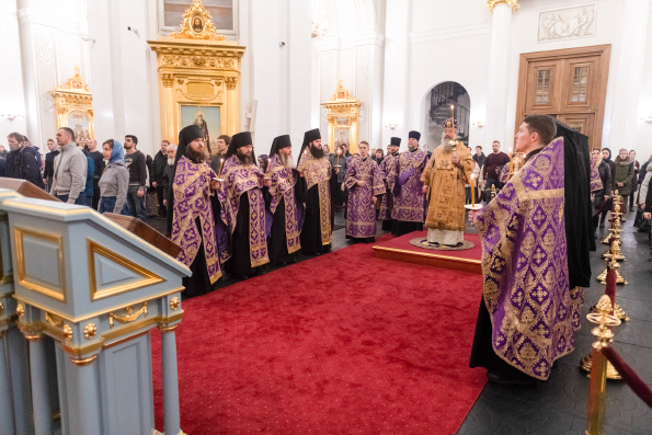 В канун Недели 4-й Великого поста митрополит Кирилл совершил всенощное бдение в Казанском соборе