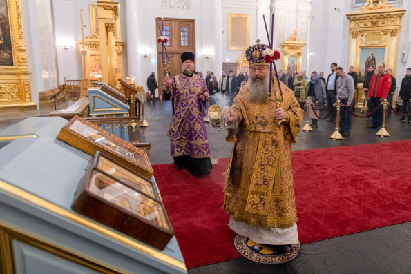 В Неделю 4-ю Великого поста митрополит Кирилл совершил Литургию в Казанском кафедральном соборе