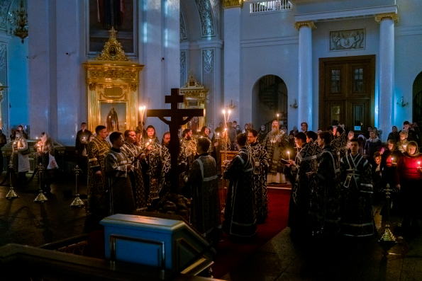 Митрополит Кирилл совершил Пассию в Казанском соборе