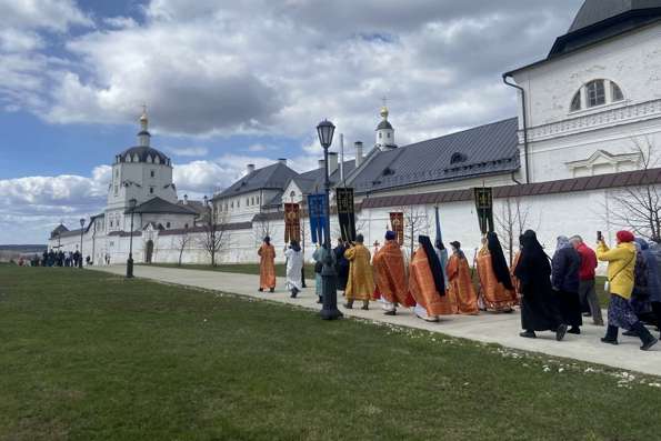 В праздник Антипасхи в Свияжске состоялся традиционный крестный ход