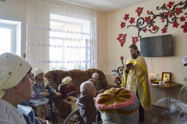Сестры милосердия Свято-Елизаветинского сестричества посетили дом-интернат для престарелых и инвалидов