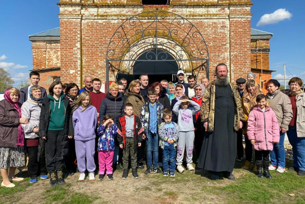 Жители Донбасса посетили Благовещенский храм села Русские Казыли
