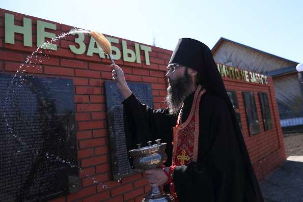 Священник совершил освящение памятника фронтовикам села Ямбулатово