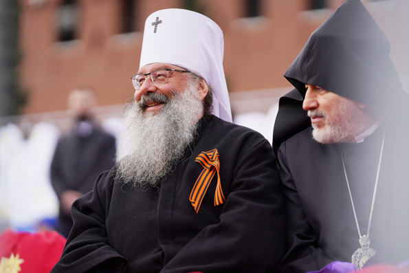 Митрополит Кирилл присутствовал на военном параде в честь 77-летия Победы на Красной площади в Москве 