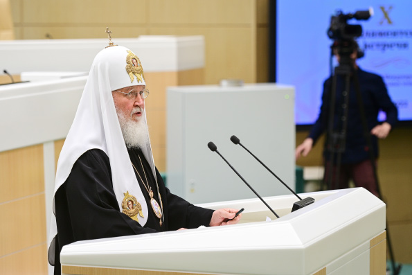 Патриарх Кирилл считает важным запретить частным клиникам совершать аборты