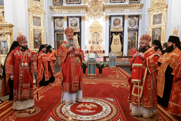 В канун Недели 6-й по Пасхе митрополит Кирилл совершил всенощное бдение в Казанском кафедральном соборе столицы Татарстана