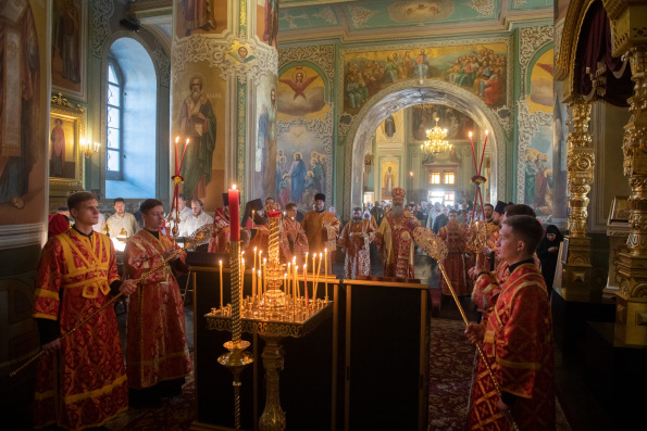 В канун Недели 3-й по Пасхе митрополит Кирилл совершил всенощное бдение в Благовещенском соборе Казанского кремля