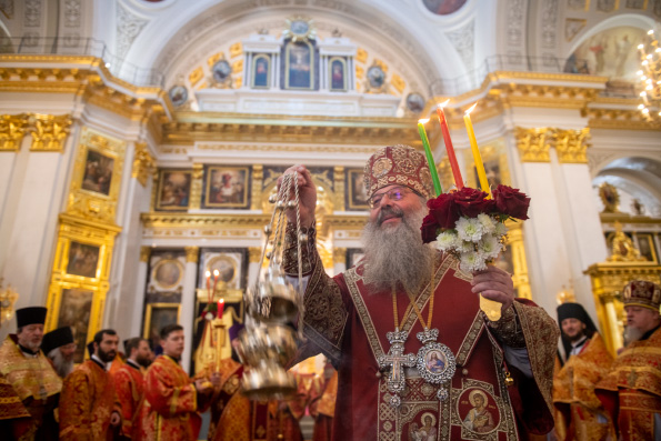 В Неделю 4-ю по Пасхе митрополит Кирилл возглавил Литургию в Казанском кафедральном соборе