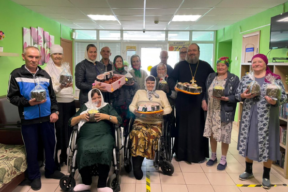 Священники навестили постояльцев домов престарелых в разных районах Татарстана