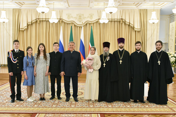 Многодетная семья священника Чистопольской епархии удостоена республиканской медали «Родительская доблесть»