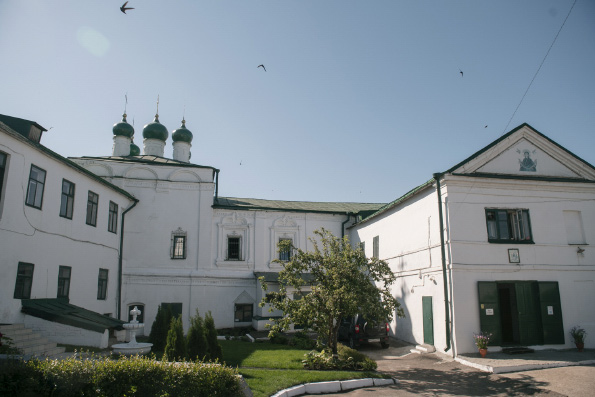На территории Иоанновского монастыря Казани действует гуманитарный склад Центра «Умиление»