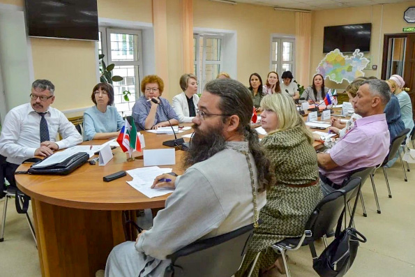 Священнослужитель Татарстанской митрополии принял участие в круглом столе, посвящённом профилактике абортов 