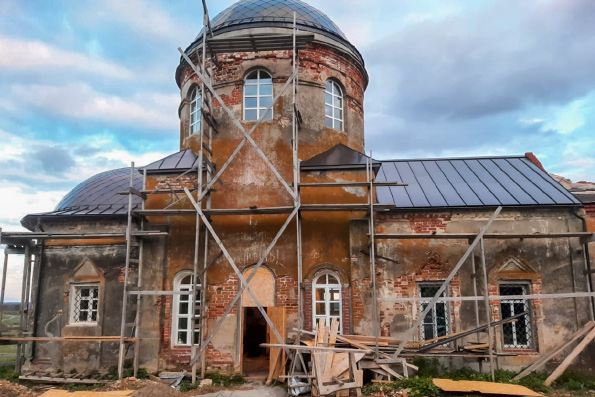 В Никольском храме села Паново установили новые окна