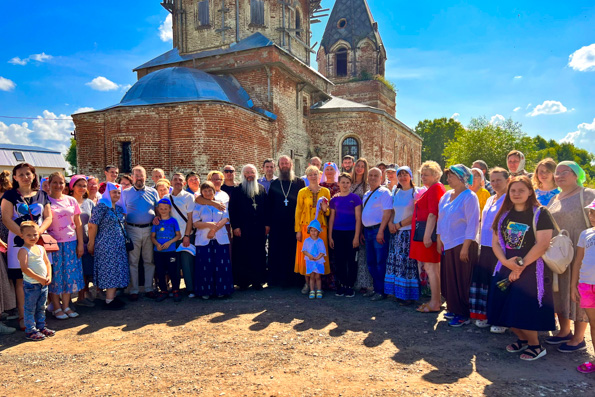 В Благовещенском храме села Русские Казыли прошёл праздник с участием священников и мирян, ответственных за социальное служение