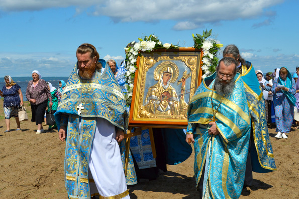 В Татарстанской митрополии прошли торжества, посвященные 206-летию обретения списка Ахтырской иконы Божией Матери