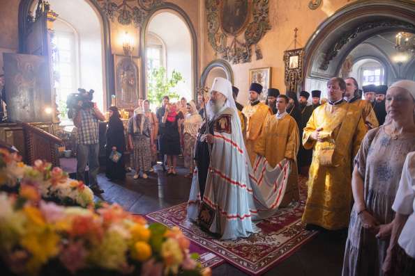 Митрополит Кирилл возглавил престольный праздник в Петропавловском соборе Казани