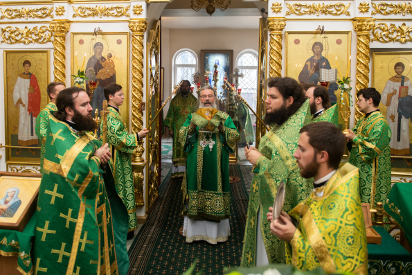 В день памяти святых отцов шести Вселенских Соборов митрополит Кирилл совершил Литургию в Серафимовском храме Казани