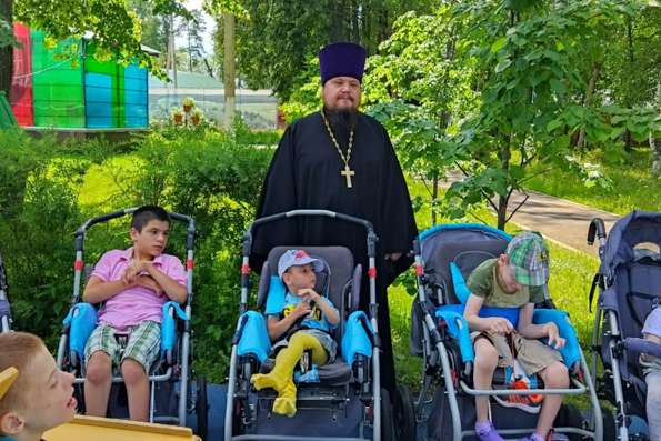 Прихожане Казанского храма села Шемордан посетили Верхне-Отарский детский дом