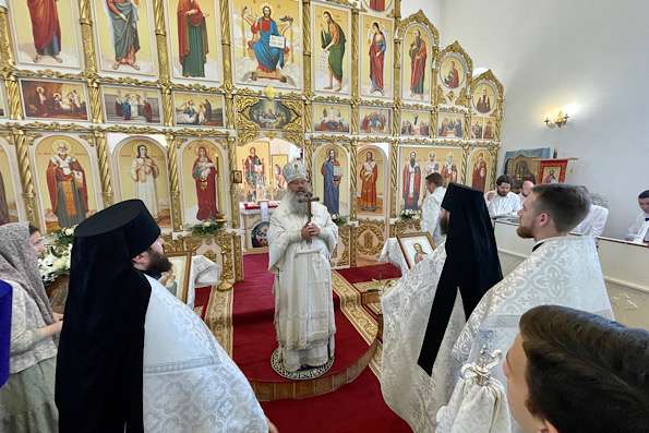 Митрополит Кирилл освятил храм Трёх вселенских святителей в селе Ижёвка